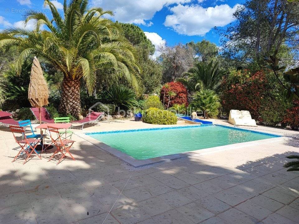 Maison à ROQUEBRUNE-SUR-ARGENS