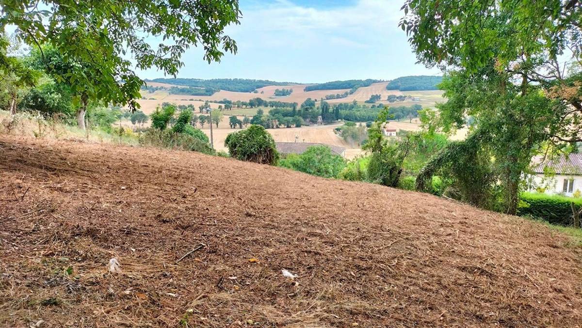 Terrain à PUYCASQUIER