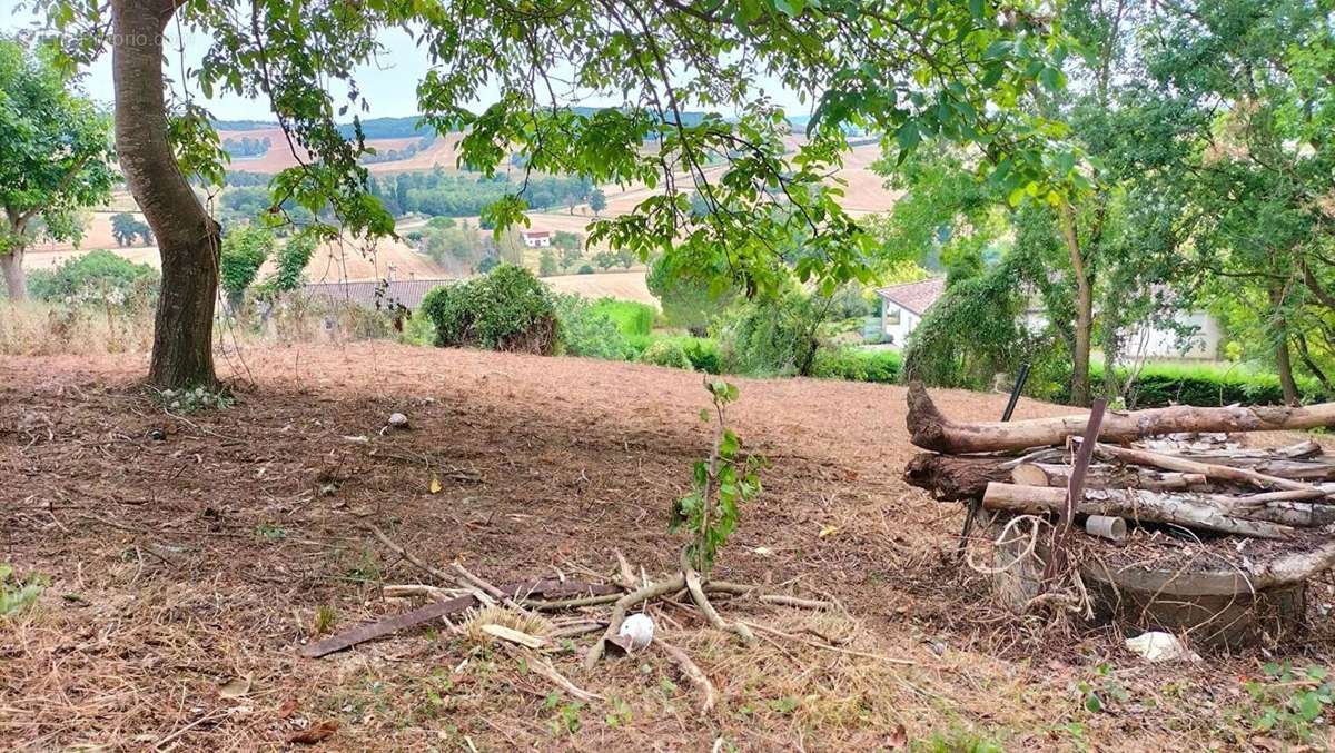 Terrain à PUYCASQUIER