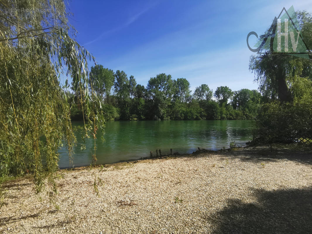 Terrain à BRAY-SUR-SEINE