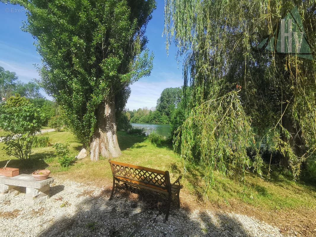 Terrain à BRAY-SUR-SEINE