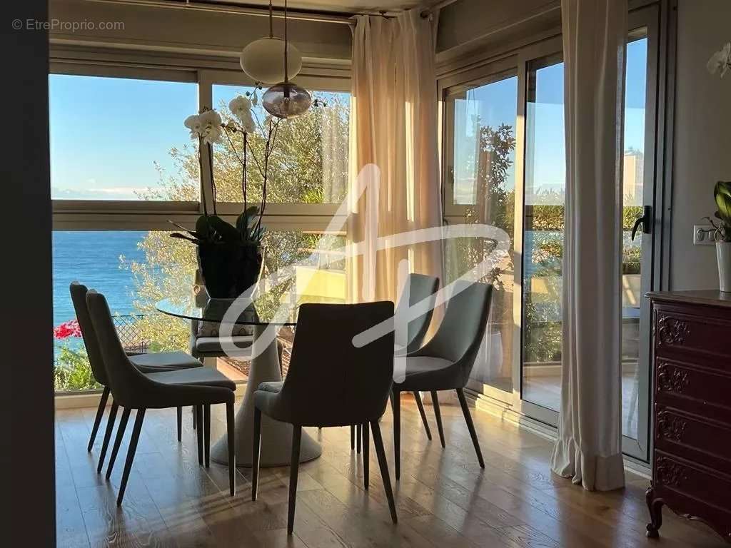 Appartement à ROQUEBRUNE-CAP-MARTIN