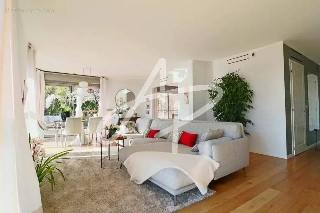 Appartement à ROQUEBRUNE-CAP-MARTIN