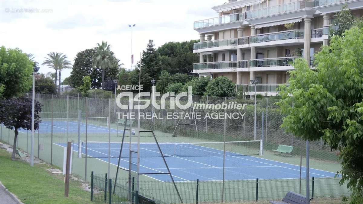 Appartement à SAINT-LAURENT-DU-VAR