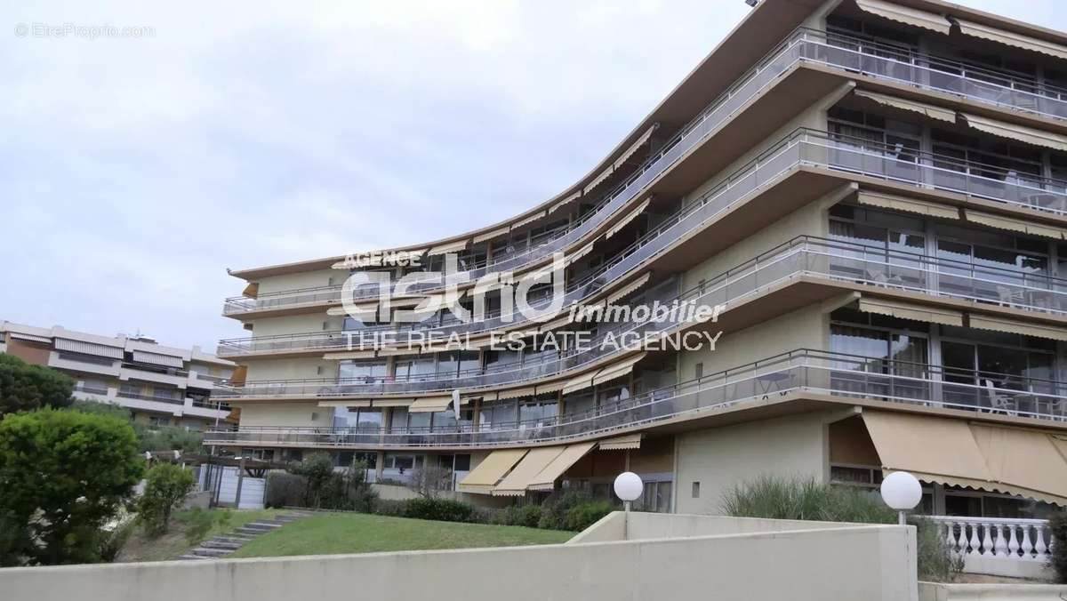 Appartement à SAINT-LAURENT-DU-VAR