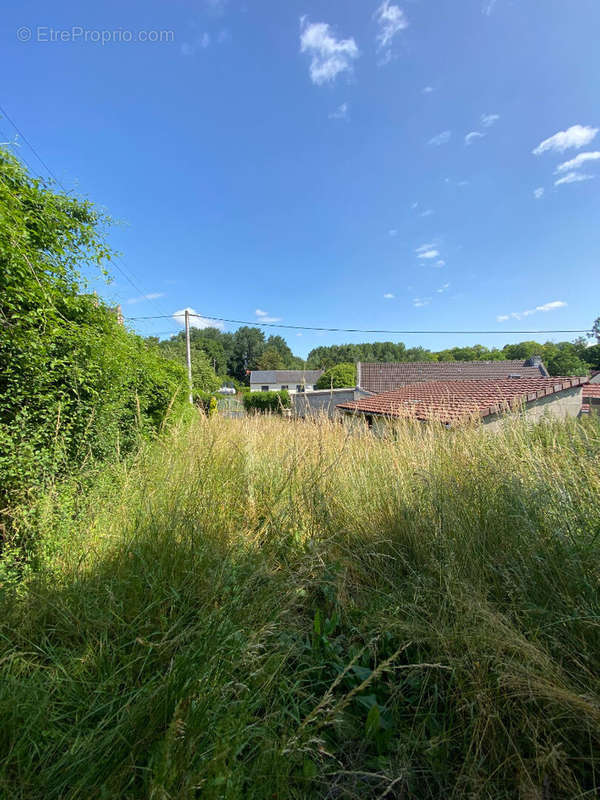 Terrain à MAIGNELAY-MONTIGNY