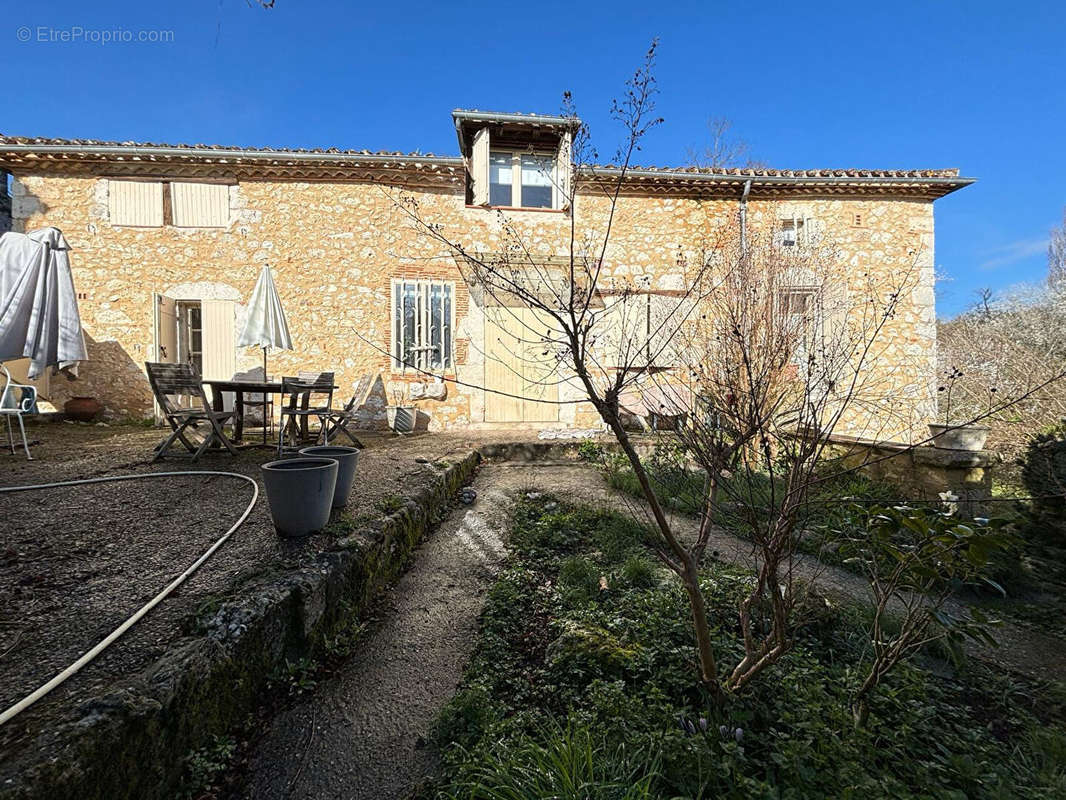 Maison à ALLEZ-ET-CAZENEUVE