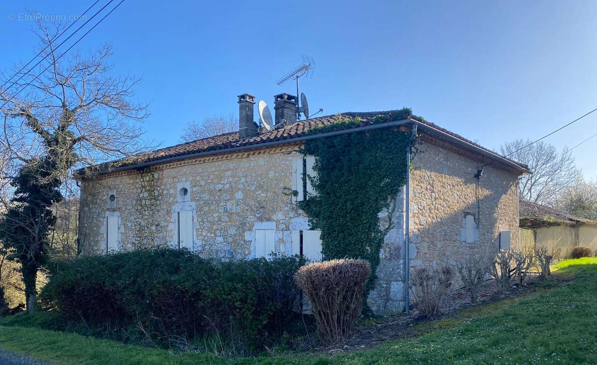 Maison à ALLEZ-ET-CAZENEUVE