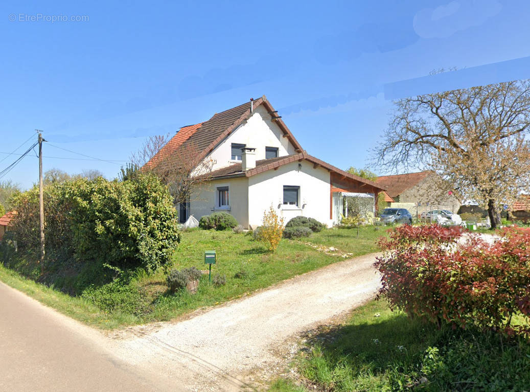 Maison à SAINT-GERVAIS-EN-VALLIERE