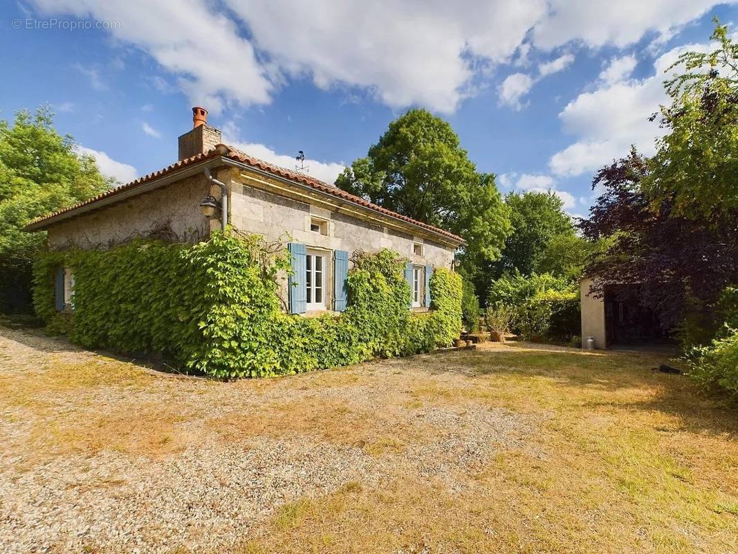 Maison à YVIERS