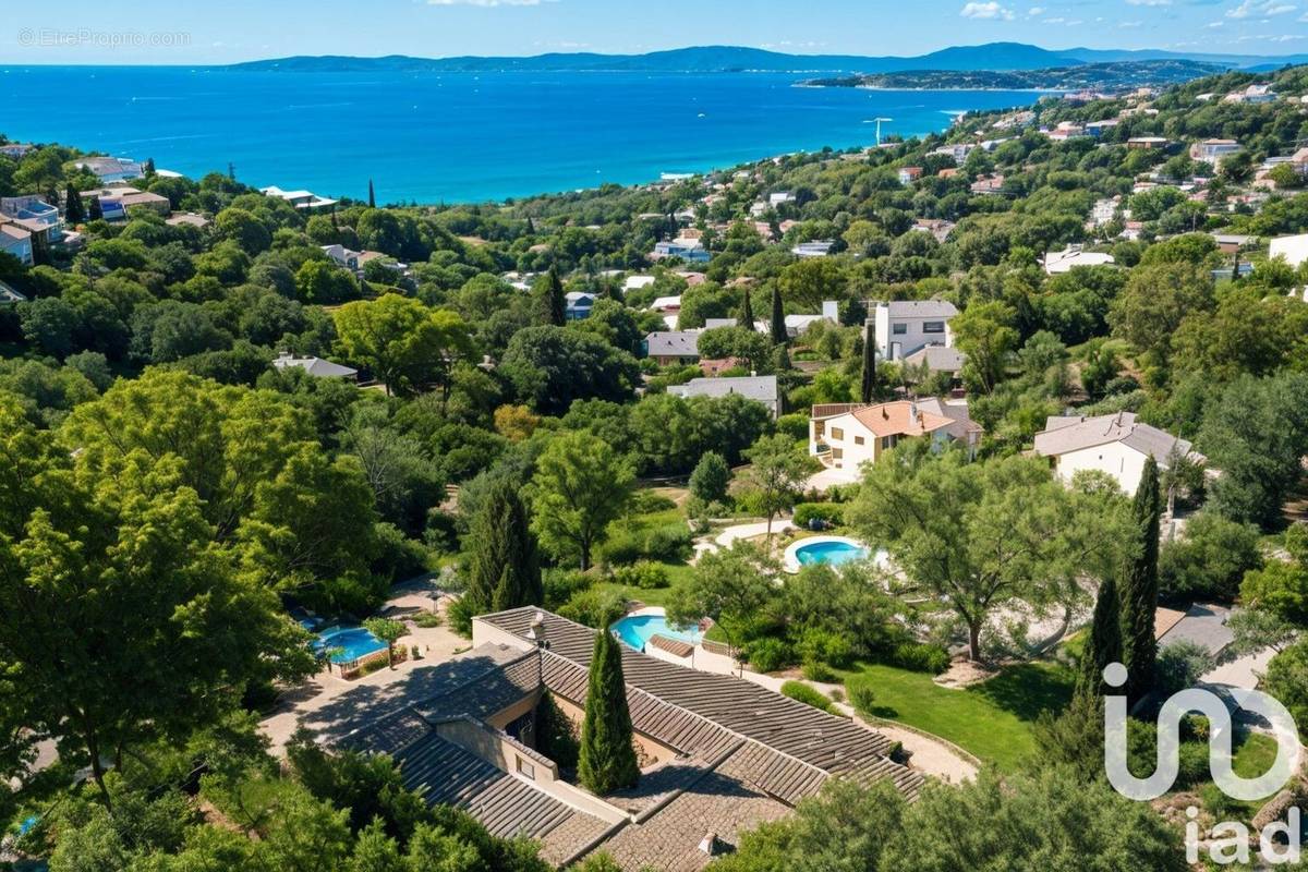 Photo 1 - Maison à ROQUEBRUNE-SUR-ARGENS