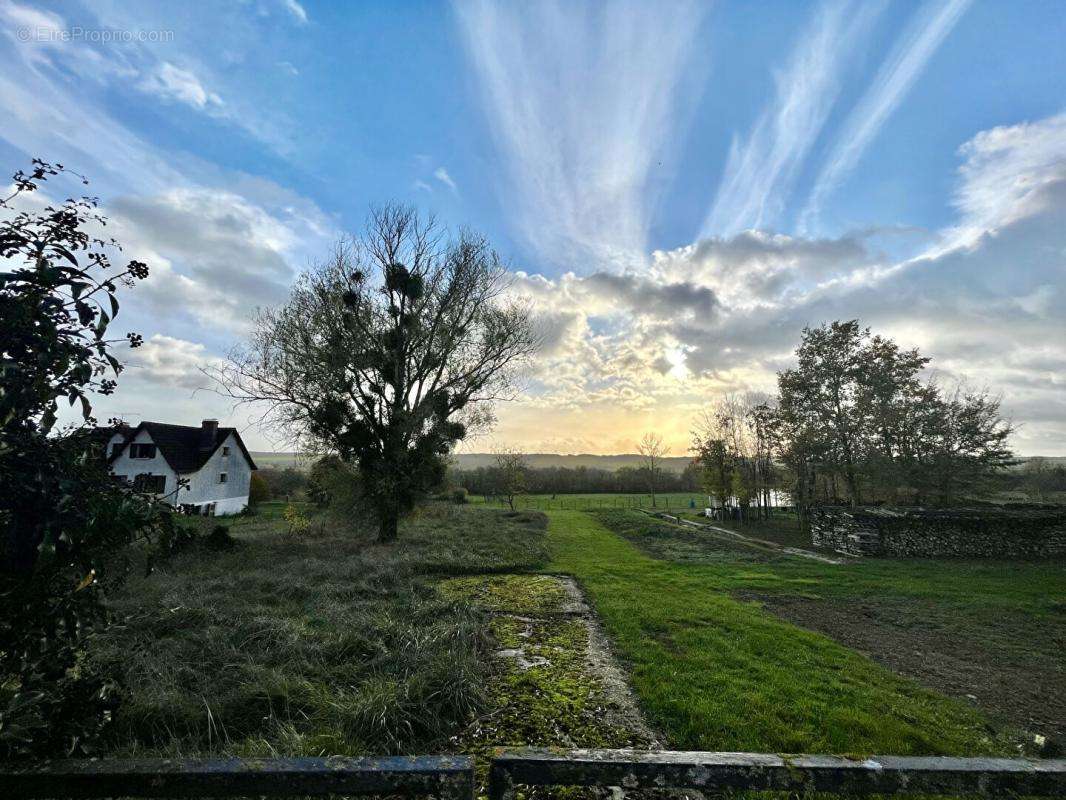 Terrain à FLOGNY-LA-CHAPELLE