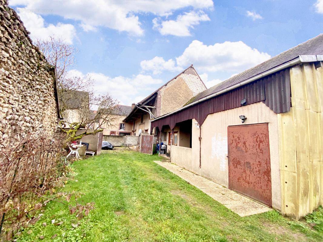 Maison à CERISIERS