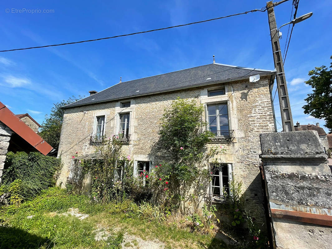 Maison à ARTHONNAY