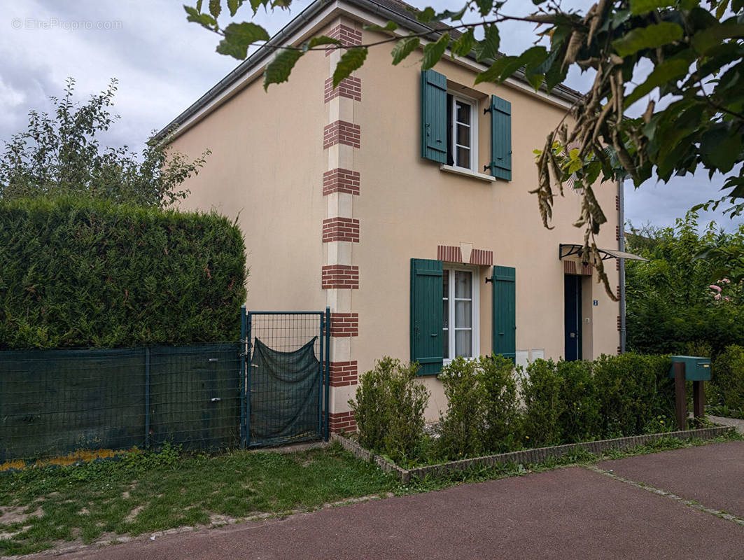 Maison à MERU