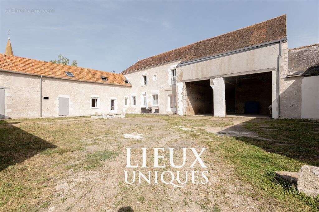 Maison à LA CHAPELLE-SAINT-MARTIN-EN-PLAINE