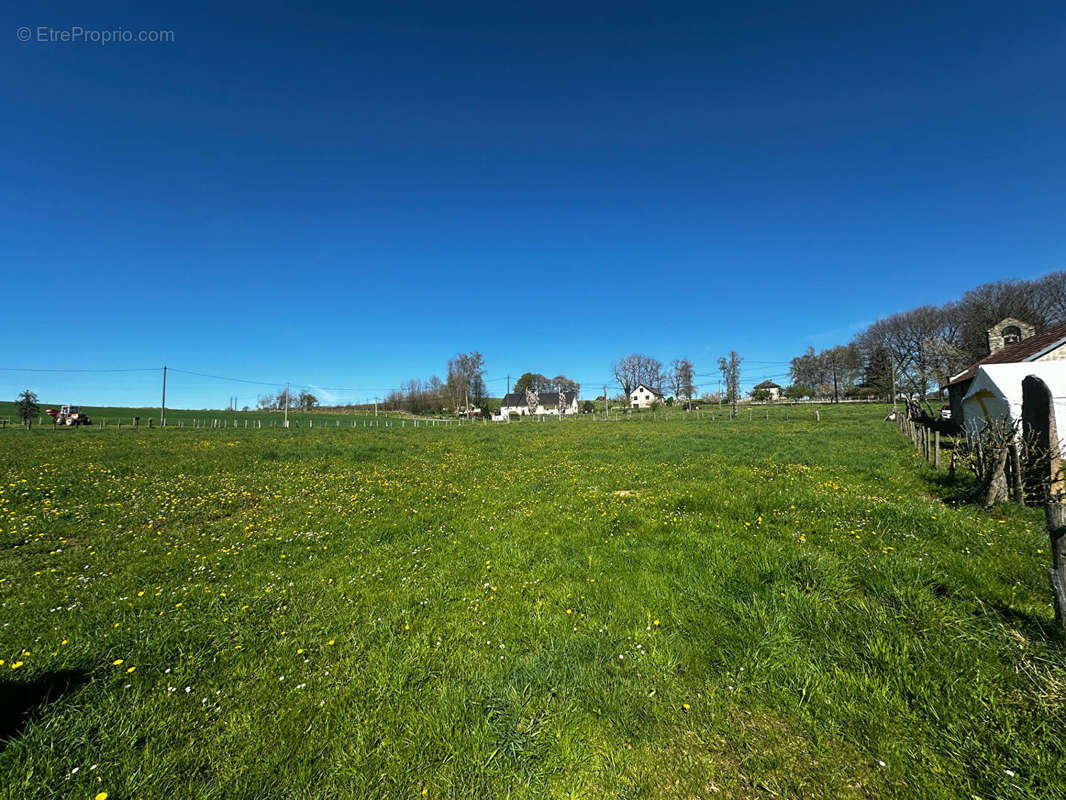 Terrain à MEILHARDS