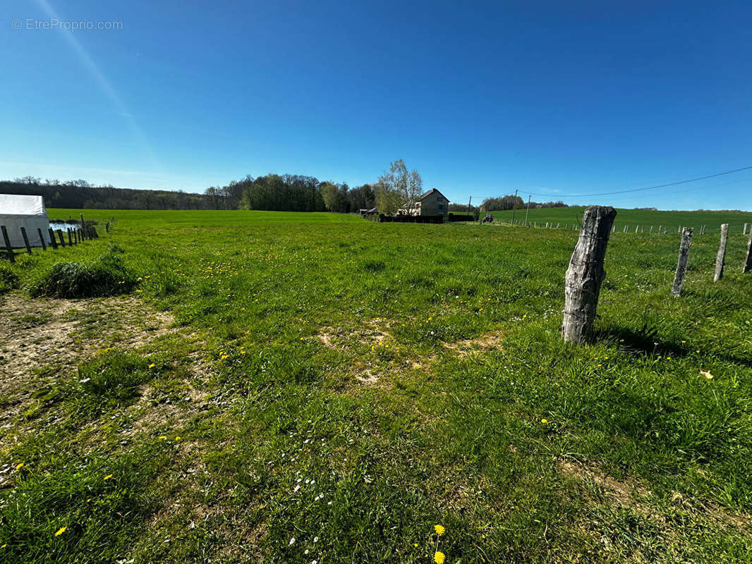 Terrain à MEILHARDS