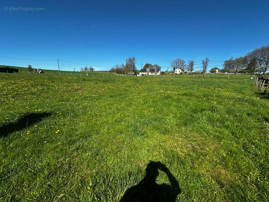 Terrain à MEILHARDS