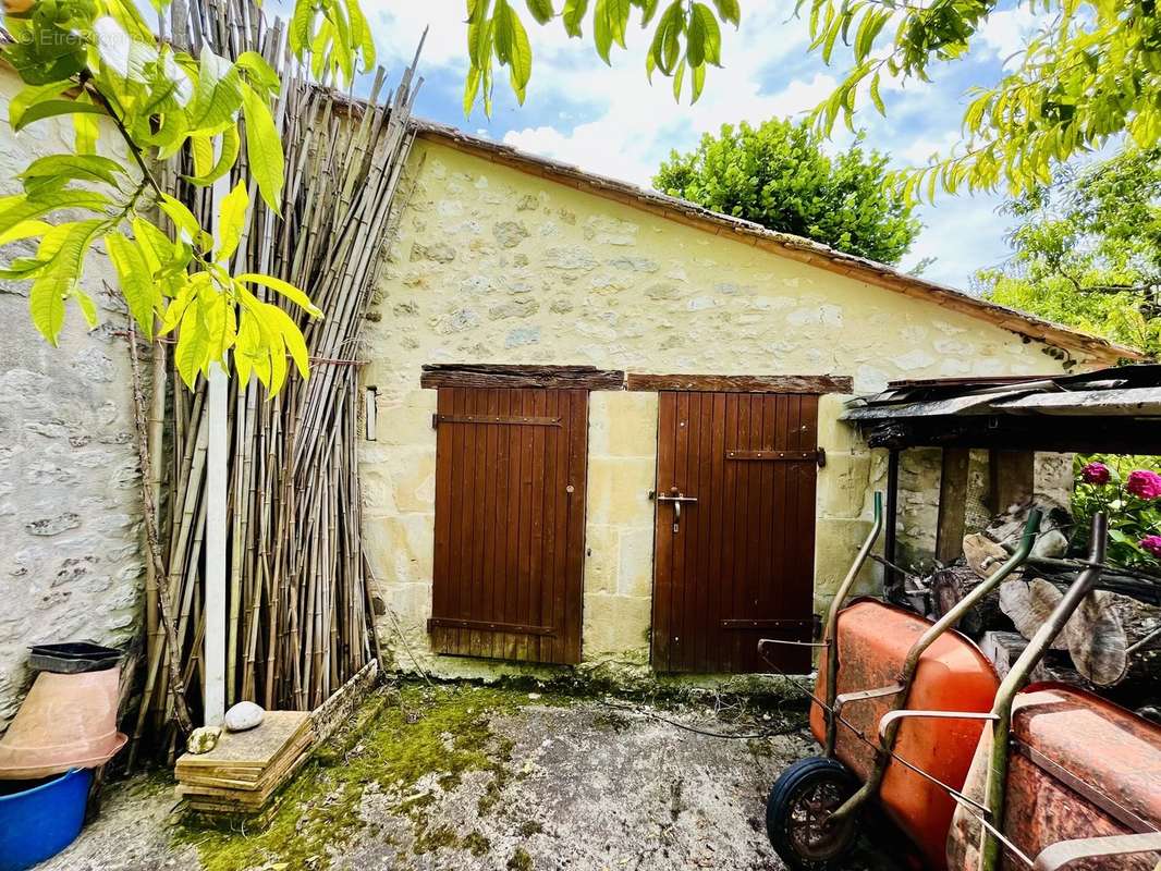 Maison à DOUZAINS