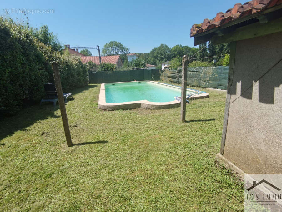 Maison à CHASSENEUIL-SUR-BONNIEURE