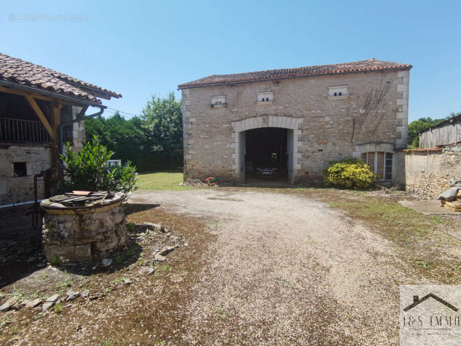 Maison à CHASSENEUIL-SUR-BONNIEURE