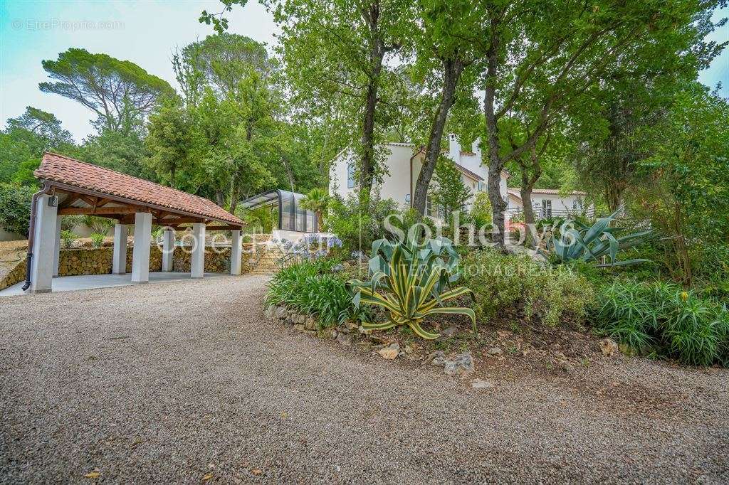 Maison à VALBONNE