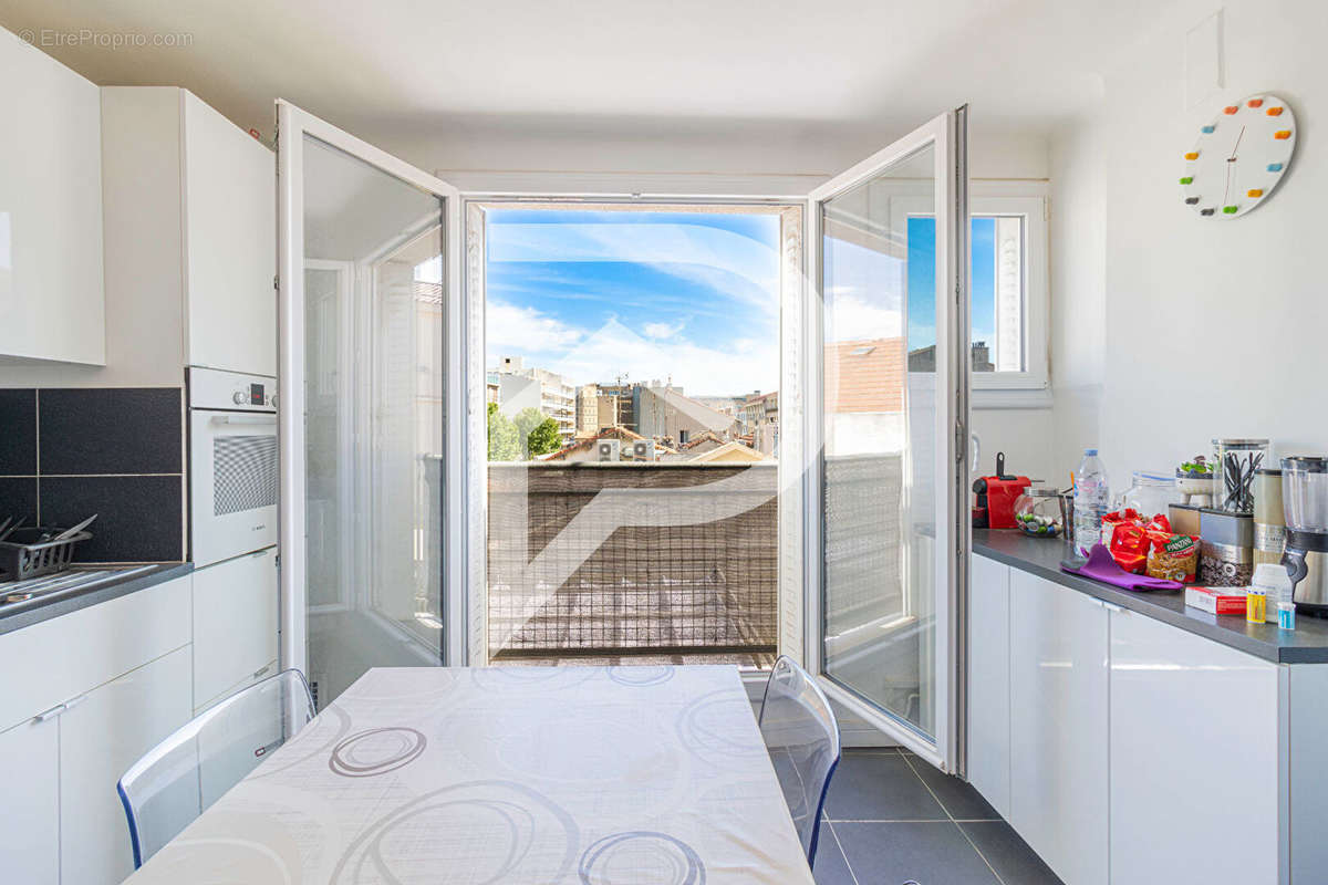 Appartement à MARSEILLE-5E