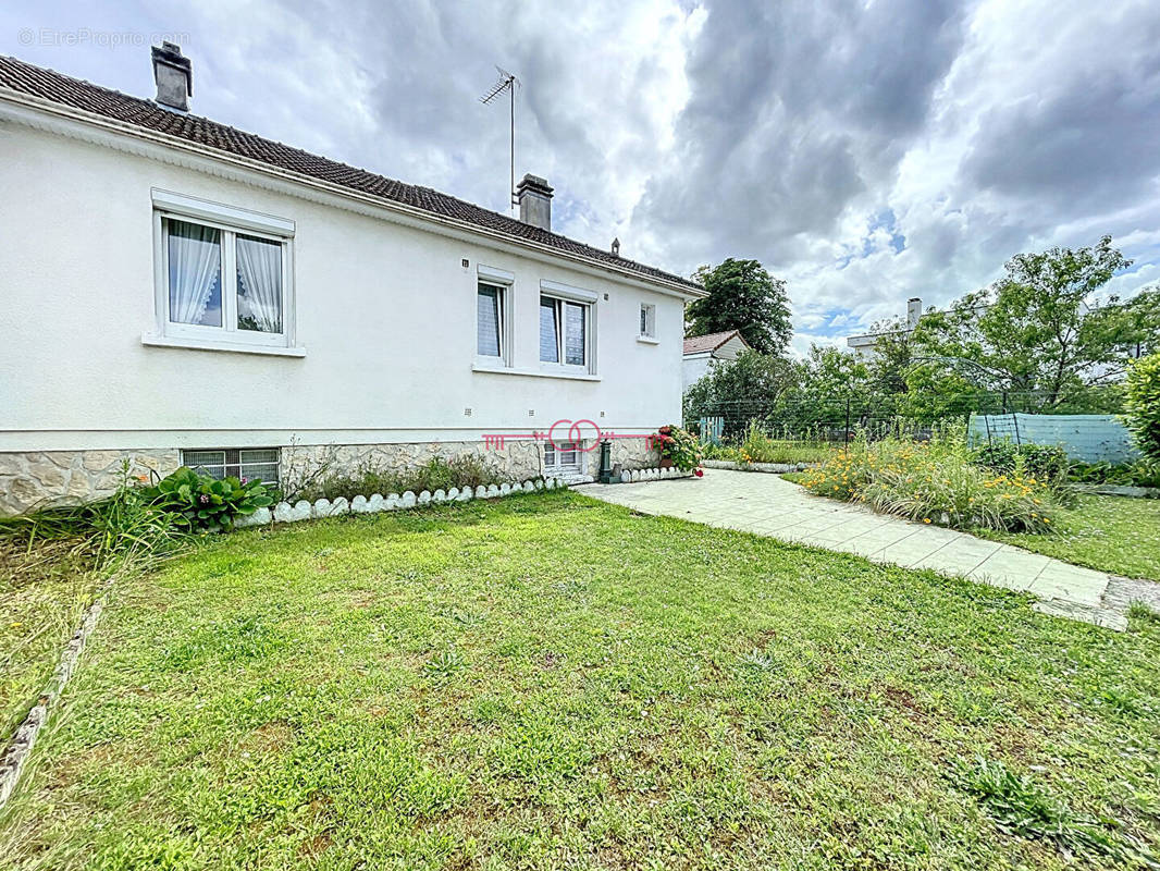 Maison à GUEUX