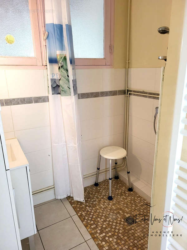 Salle de douche - Maison à BAZAS