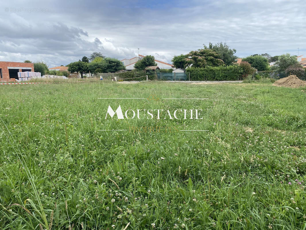 Terrain à SAINT-PALAIS-SUR-MER