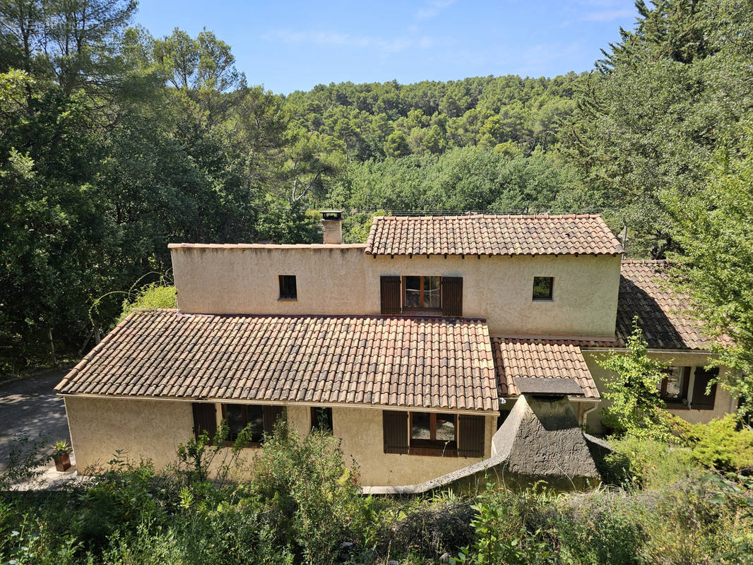 Maison à LA ROQUE-D&#039;ANTHERON