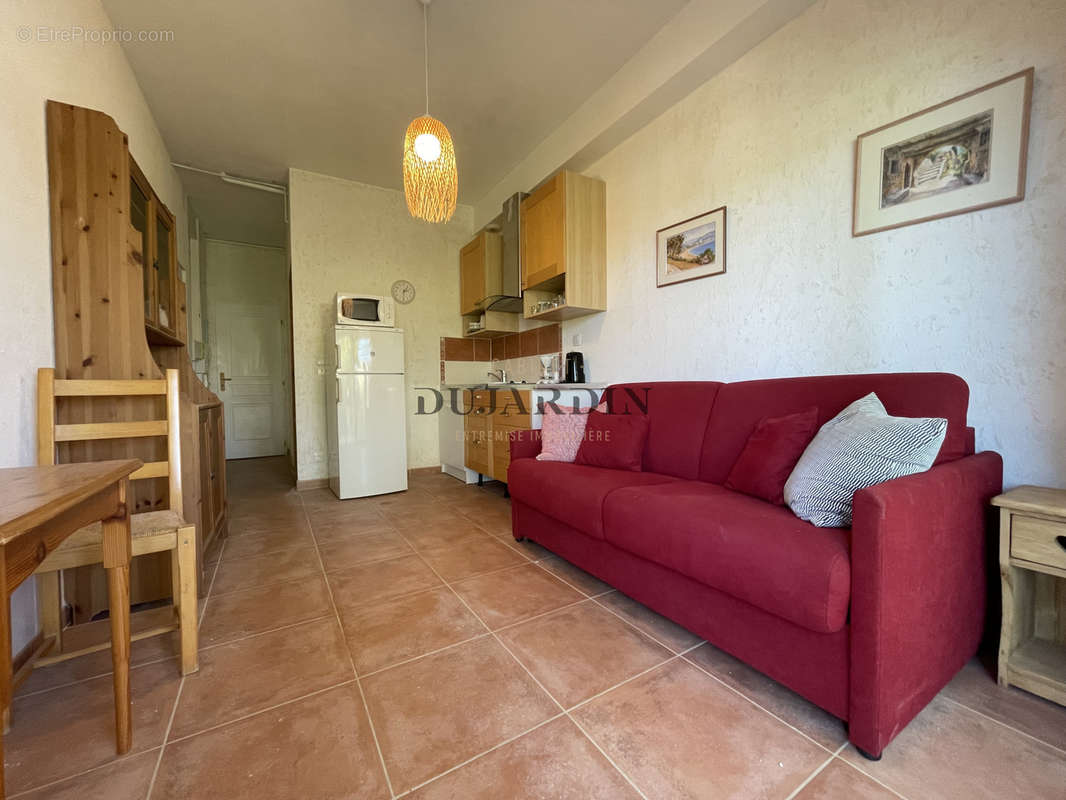 Appartement à BORMES-LES-MIMOSAS