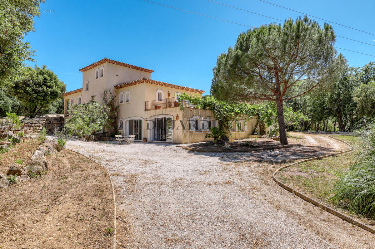 Maison à BORMES-LES-MIMOSAS