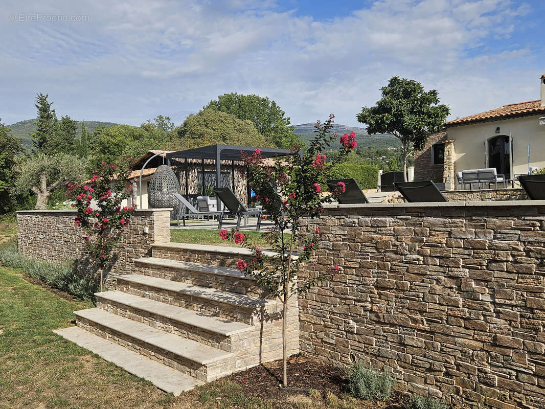 Maison à CHATEAUNEUF-GRASSE