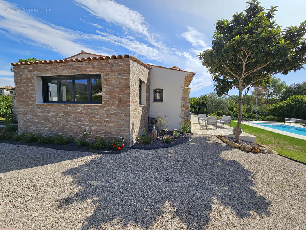 Maison à CHATEAUNEUF-GRASSE