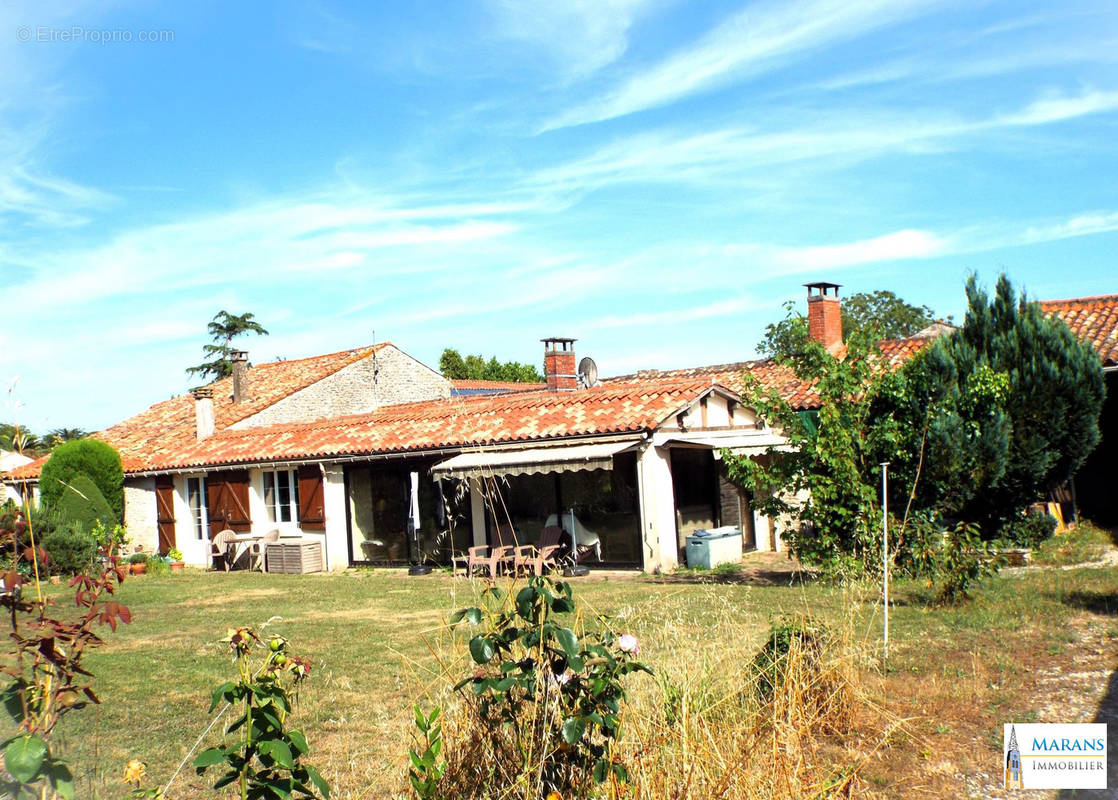 Maison à VOUILLE-LES-MARAIS