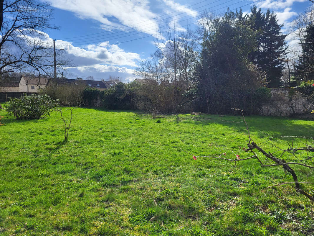 Terrain à VIEILLE-EGLISE-EN-YVELINES