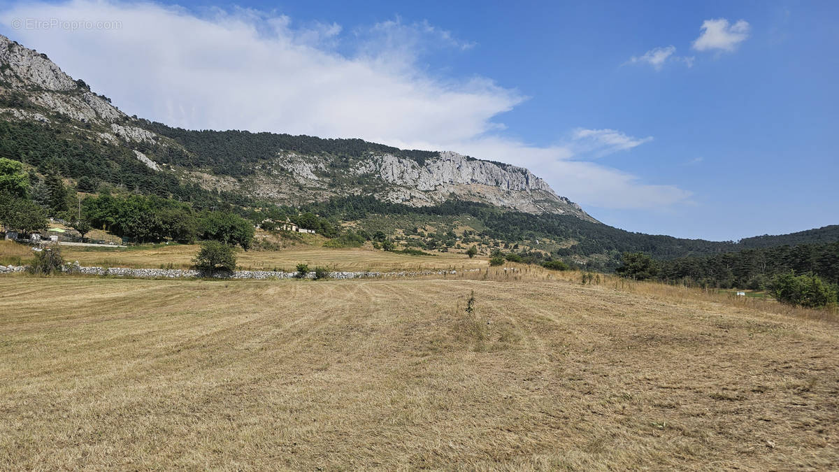 Terrain à SERANON