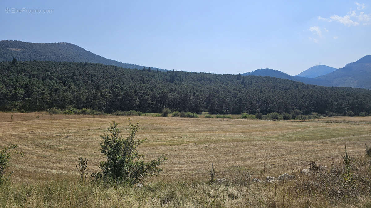 Terrain à SERANON