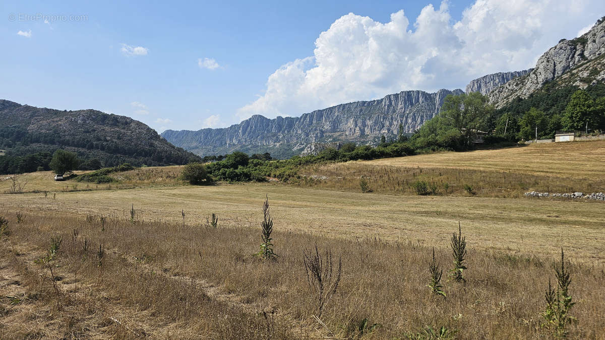 Terrain à SERANON