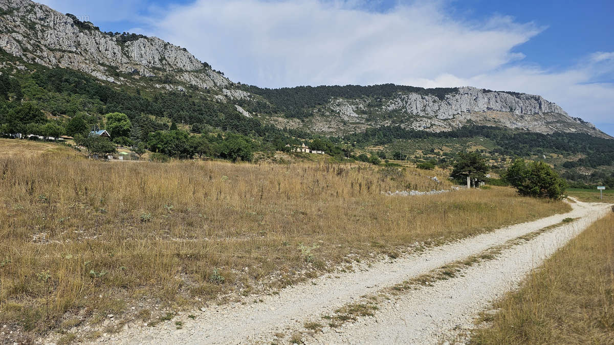 Terrain à SERANON