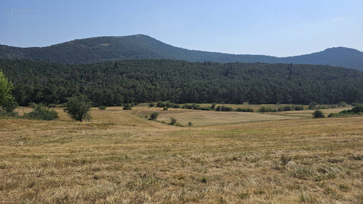 Terrain à SERANON