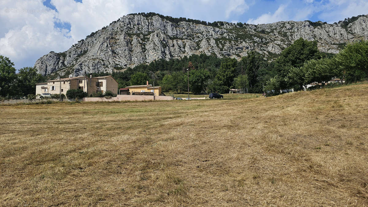 Terrain à SERANON