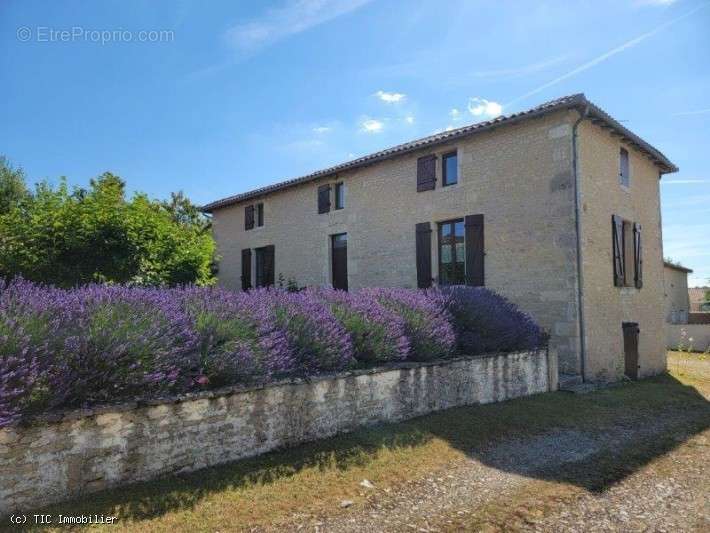 Maison à RUFFEC