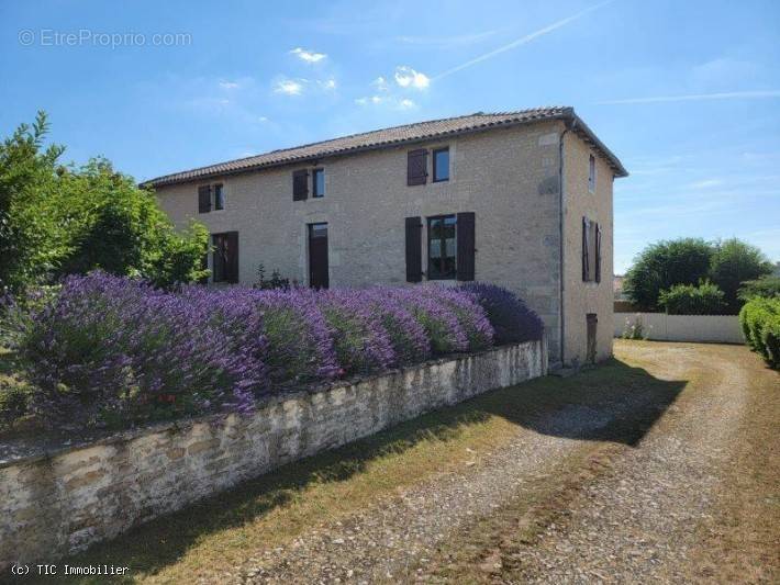 Maison à RUFFEC