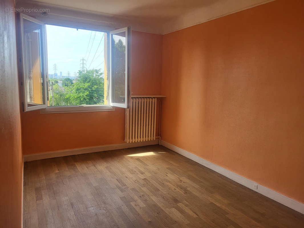 Appartement à VILLETANEUSE