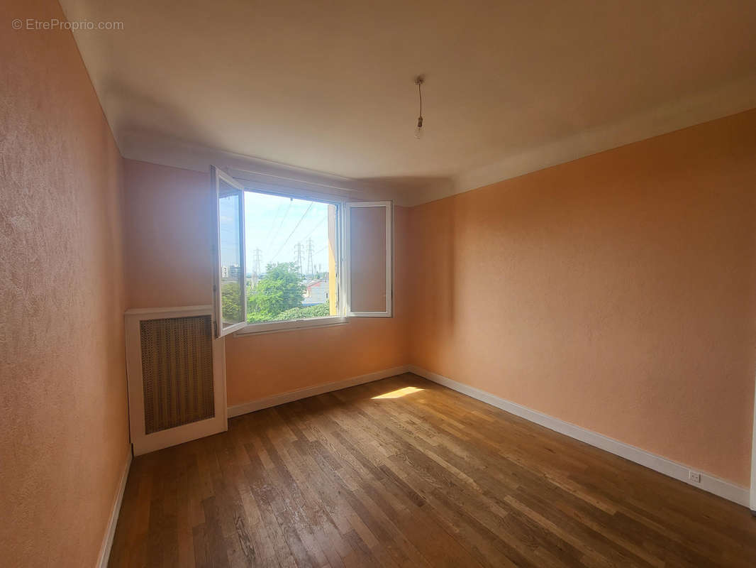 Appartement à VILLETANEUSE