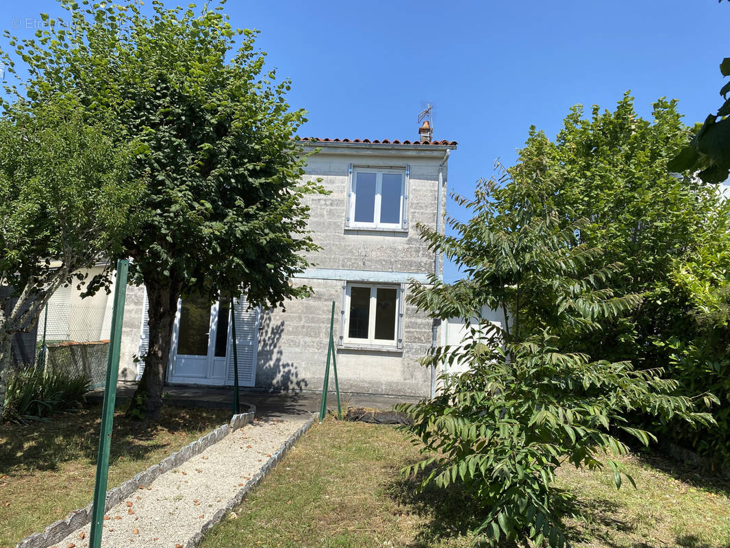 Maison à SAINT-LEON-SUR-L&#039;ISLE