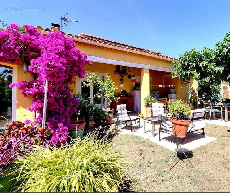 Maison à ROQUEBRUNE-SUR-ARGENS